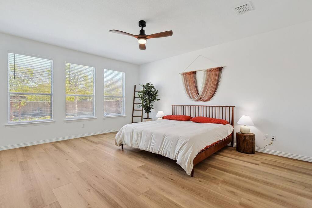 Wellness Oasis 5Br W Pool + Huge Yard + Fire Pit Villa Sachse Buitenkant foto