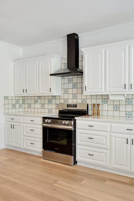 Wellness Oasis 5Br W Pool + Huge Yard + Fire Pit Villa Sachse Buitenkant foto