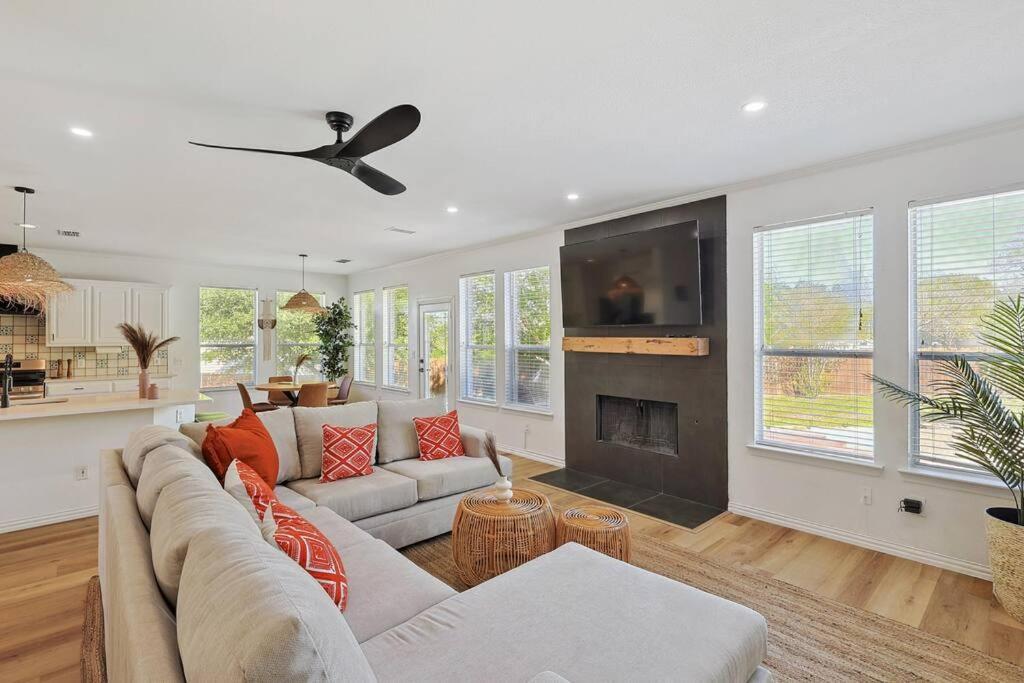 Wellness Oasis 5Br W Pool + Huge Yard + Fire Pit Villa Sachse Buitenkant foto