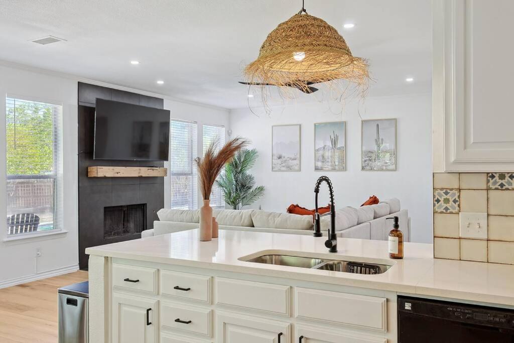 Wellness Oasis 5Br W Pool + Huge Yard + Fire Pit Villa Sachse Buitenkant foto