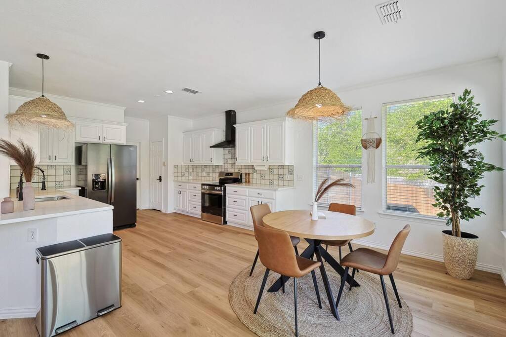 Wellness Oasis 5Br W Pool + Huge Yard + Fire Pit Villa Sachse Buitenkant foto
