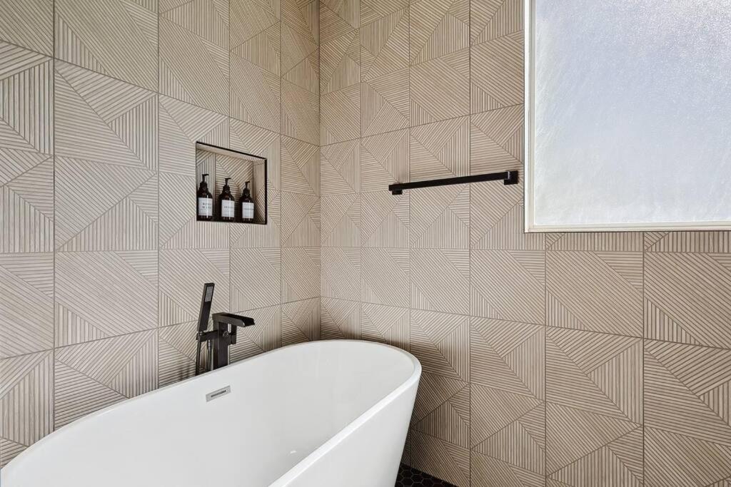 Wellness Oasis 5Br W Pool + Huge Yard + Fire Pit Villa Sachse Buitenkant foto