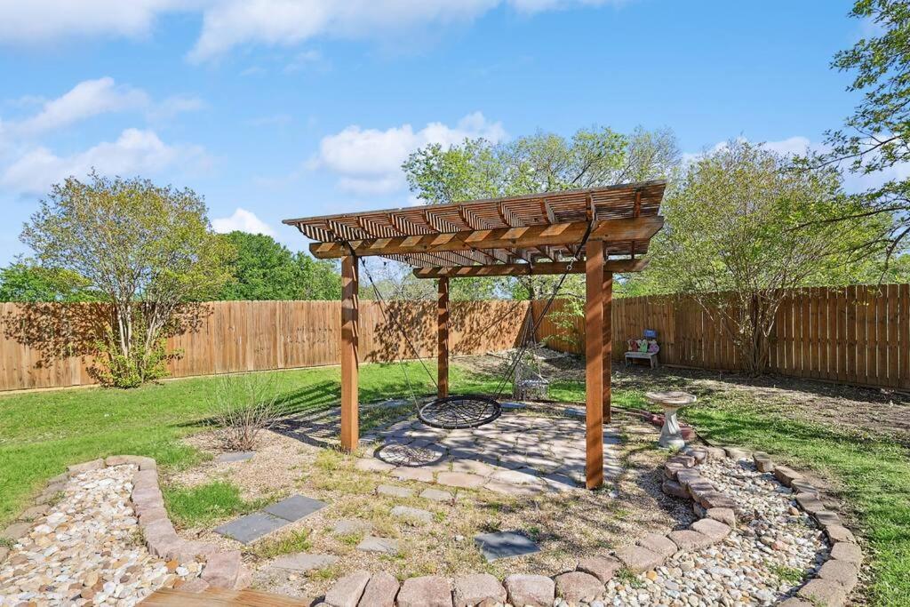 Wellness Oasis 5Br W Pool + Huge Yard + Fire Pit Villa Sachse Buitenkant foto